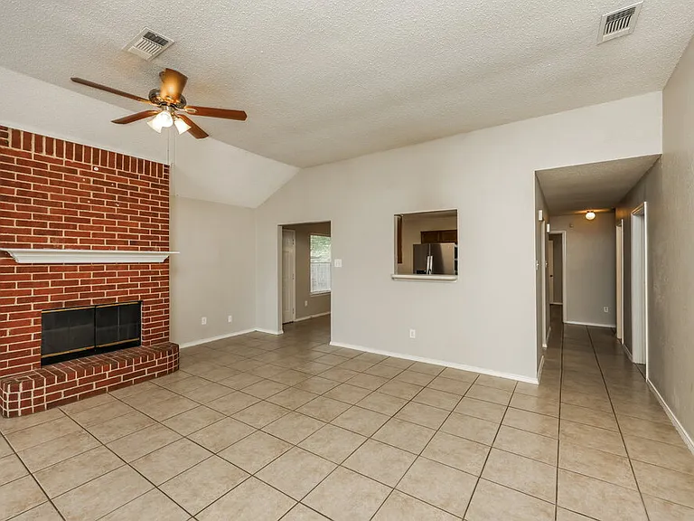 1223 Reeves Ln — Photo 6