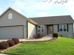2806 Sandra Ln, Waukesha, WI 53188