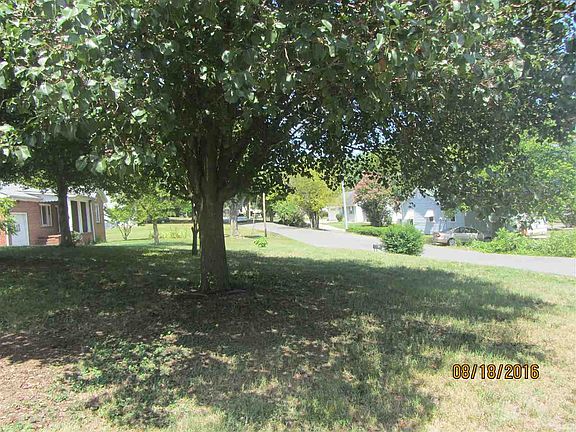 5th image of 2803 Woodlawn Ave NW