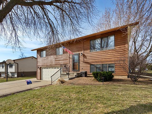 2nd image of 530 Cindy Ln