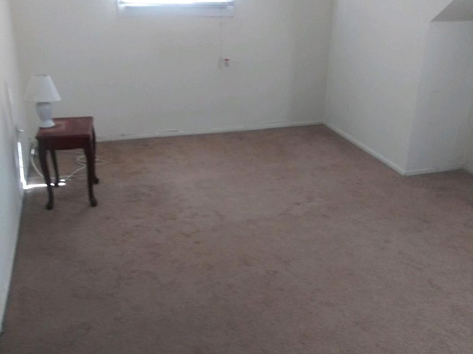 2nd image of 472 W Main St