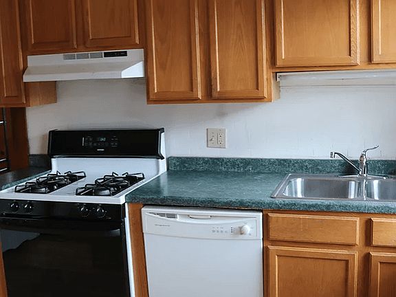 2nd image of 409 W Washington Ave #12543573