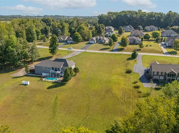 726 Megan Ln, Glasgow, KY 42141