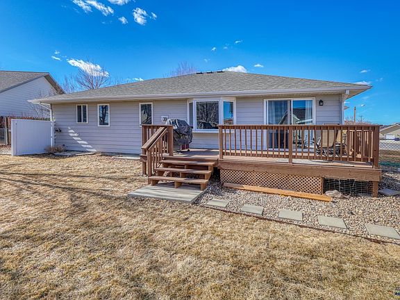 5th image of 423 FIELD VIEW DR