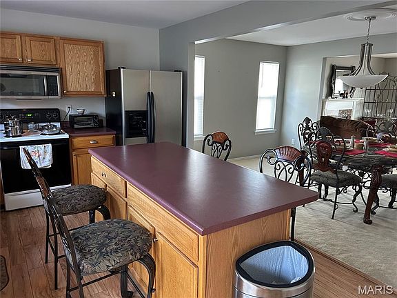 3rd image of 15467 Jost Main St