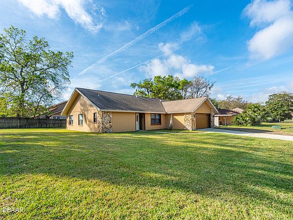 3rd image of 6129 Del Rio Dr