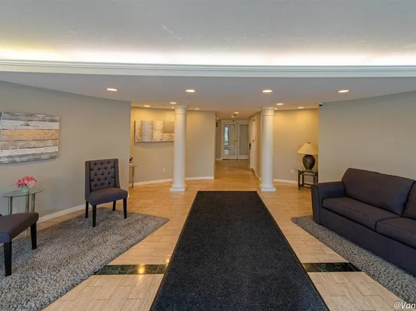 20268 54th Ave #105, Langley, BC V3A 8R9