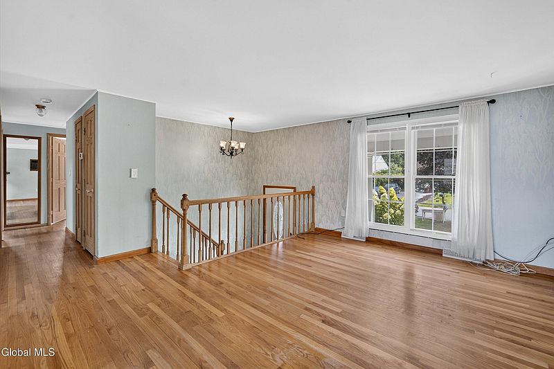 5th image of 23 Spa Drive