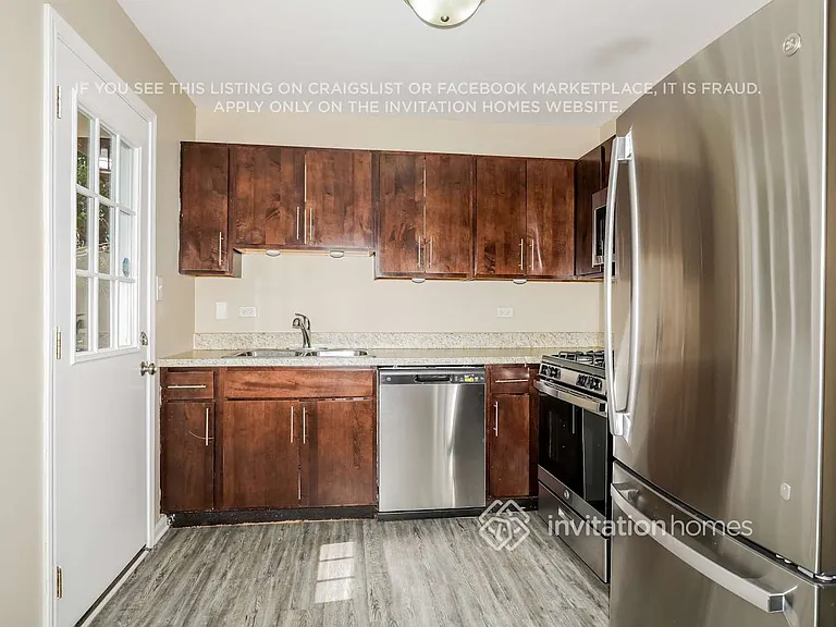 1381 Alberta Ct — Photo 8