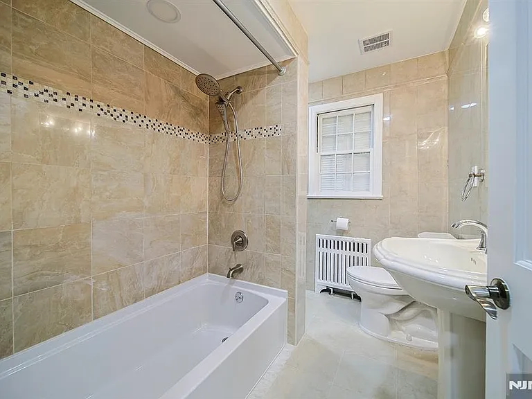 18 Lakeview Ave #181 — Photo 11