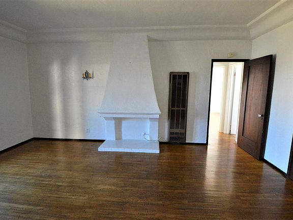 3rd image of 2720 E 4th St APT D
