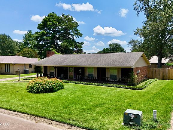 4th image of 720 Black Oak Cir