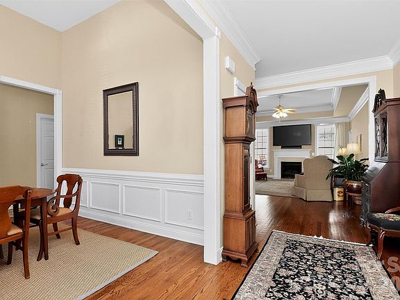 5th image of 507 Beckford Glen Dr