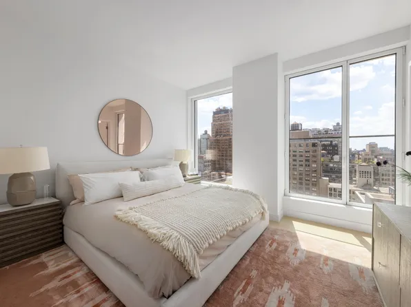 215 West 28th Street image 10 of 35