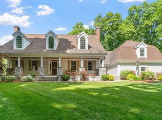 10 Cobblestone Ln, Andover, MA 01810