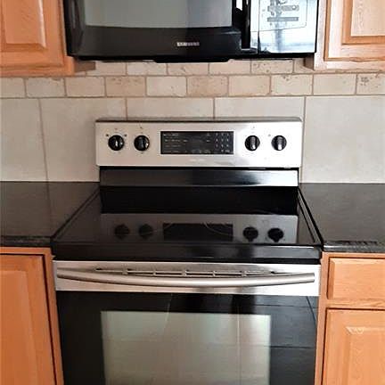 3rd image of 506 N Avenue Y
