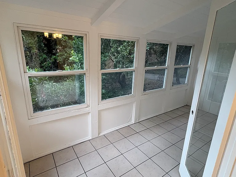 2820 London Rd — Photo 5
