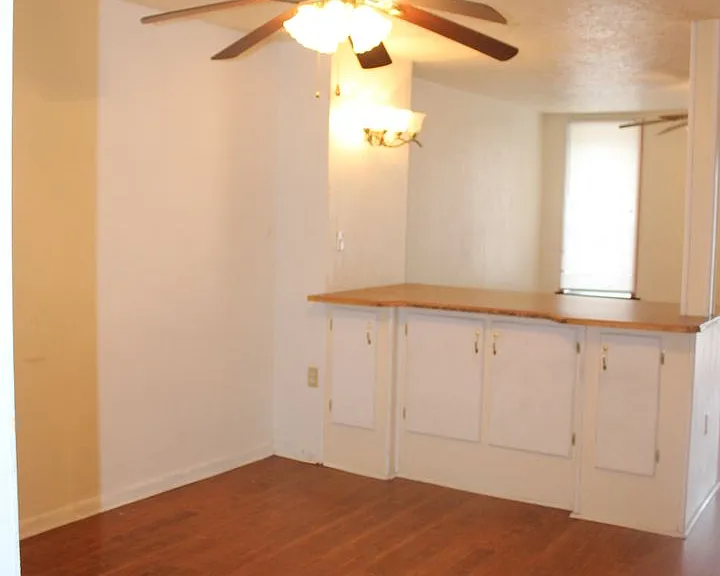 42 Laurel St — Photo 5