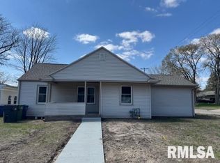 2100 Center Ct, Clinton, IA 52732