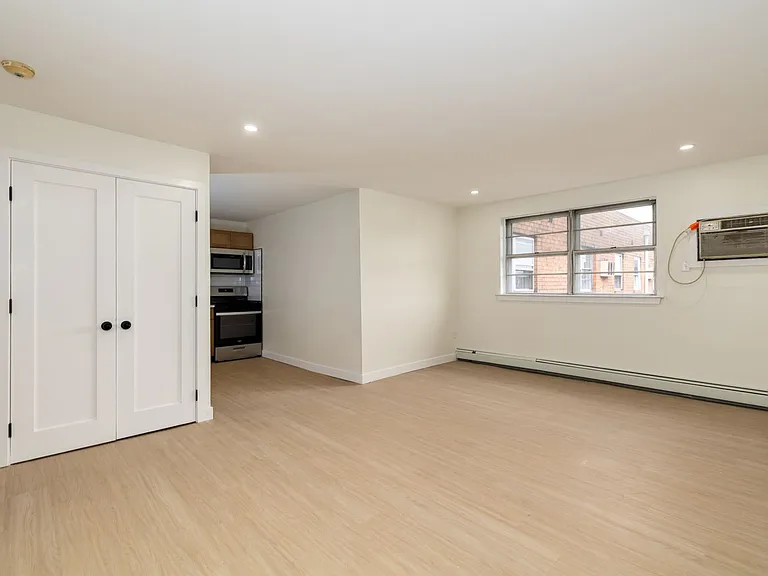 Tyson Arms Apartments — Photo 15