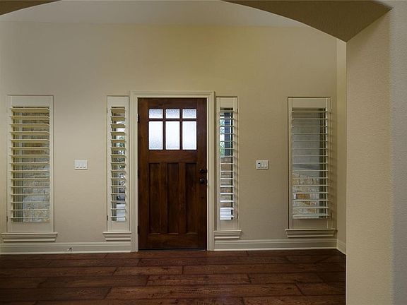 3rd image of 9805 Peakridge Dr