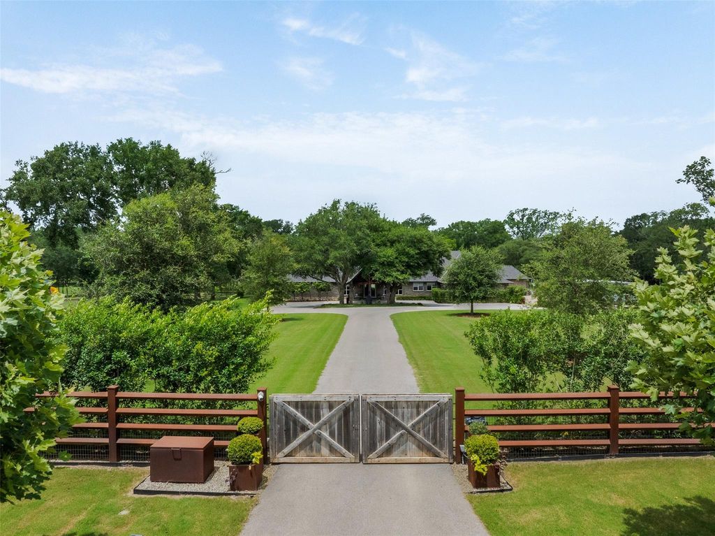 7521 Schoenau Rd, Brenham, TX - View 2