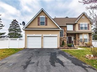 17 Movie Ct, Easton, PA 18045