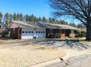 810 Saralyn Dr, Blackwell, OK 74631