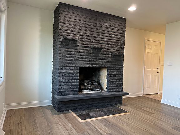 3rd image of 5126 N Montclair Ave