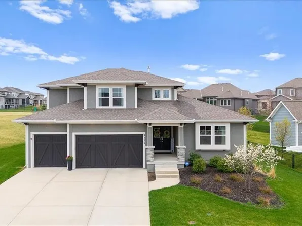 9736 Shady Bend Cir, Lenexa, KS 66227