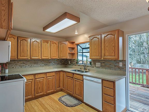 5th image of 11118 158th Ave NE