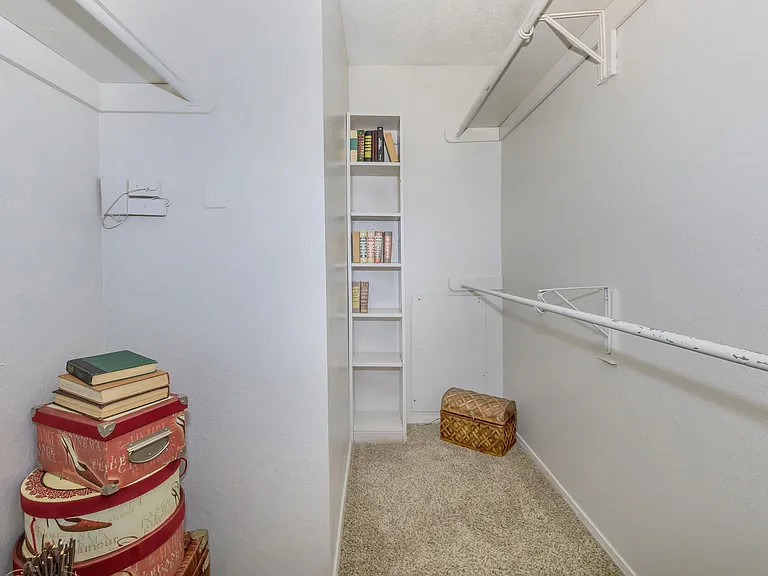 Lincoln Glens Apartments — Photo 27