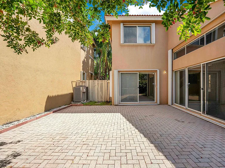 1840 Sweetbay Way — Photo 45
