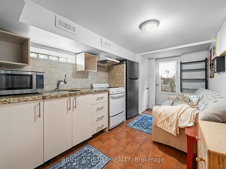 490 Brock Ave #4 — Photo 8