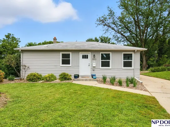 3502 Hanover Cir, Omaha, NE 68112