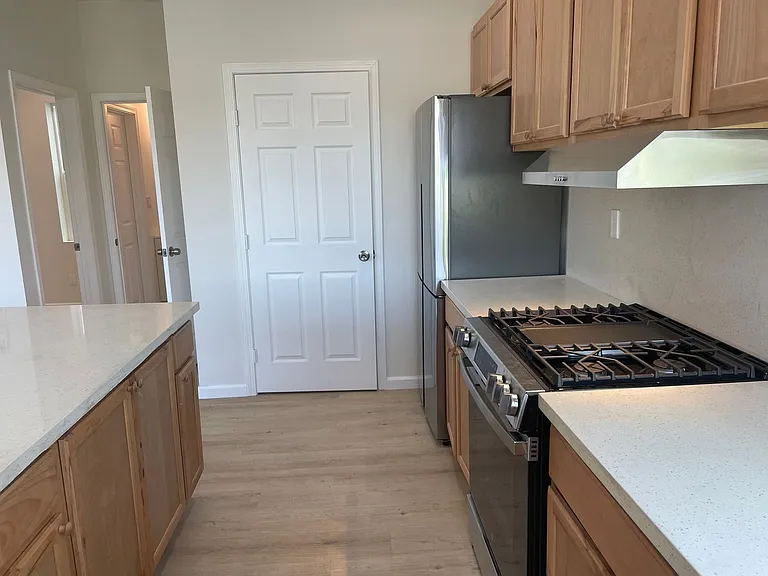 317 1/2 N Alvarado St — Photo 11