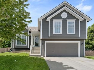 20776 S Barker Rd, Spring Hill, KS 66083