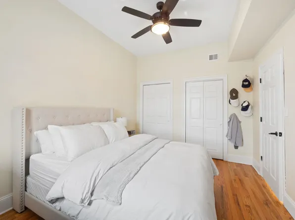 227 Christopher Columbus Drive image 8 of 12