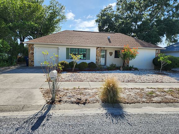 5th image of 1323 Calamondin Dr