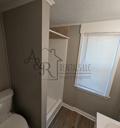 5th image of 207 E Park St