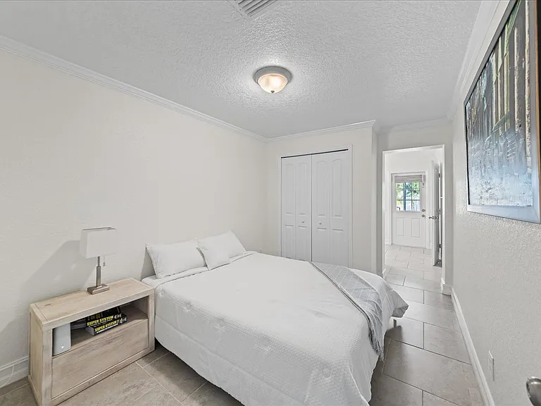 310 Franklyn Ave — Photo 17