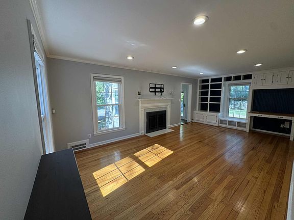 5th image of 400 E 65th St