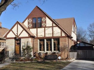 2466 Lefeber Ave, Wauwatosa, WI 53213