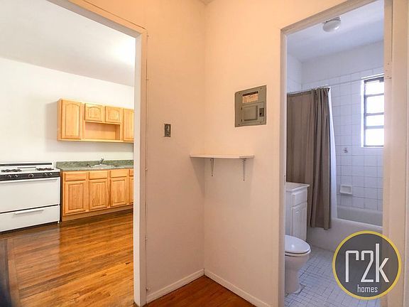 4th image of 45-39 42nd St #3G