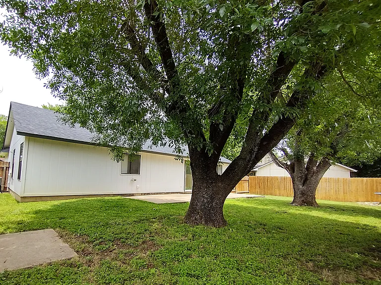 1813 Laurel Path — Photo 34