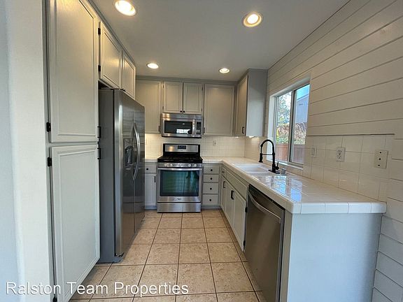 4th image of 2531 Oak Knoll Ct