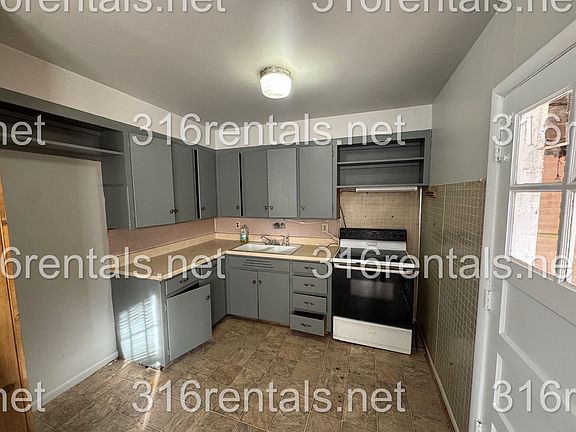 4th image of 926 SE 6th St