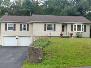 11 Cresthill Dr, Whitesboro, NY 13492