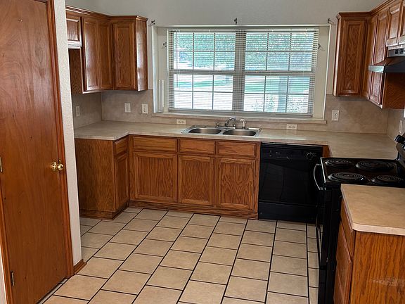 5th image of 3204 SW 102nd St