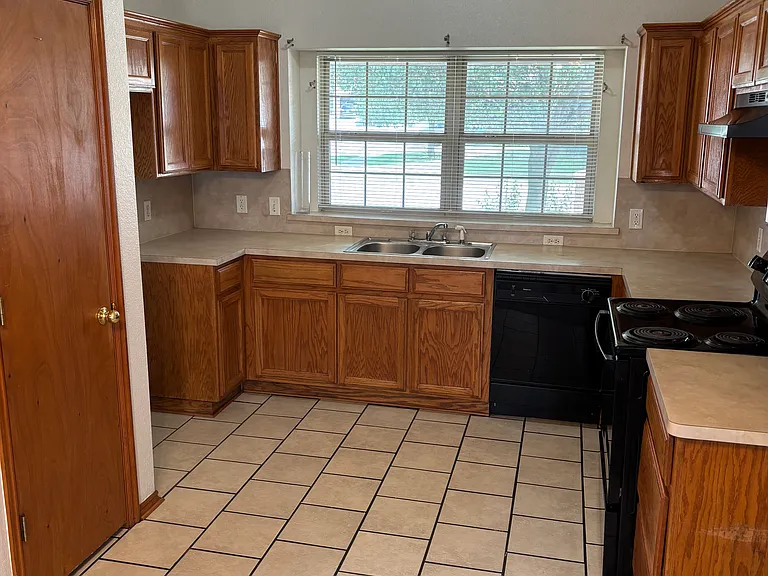 3204 SW 102nd St — Photo 5